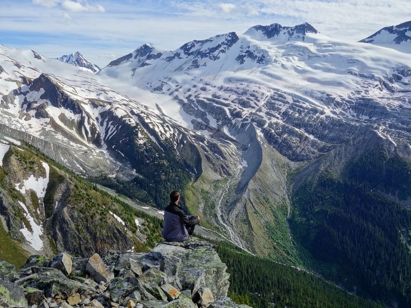 Best One Week Canadian Rockies Itinerary for Hiking - Hennessey Travels